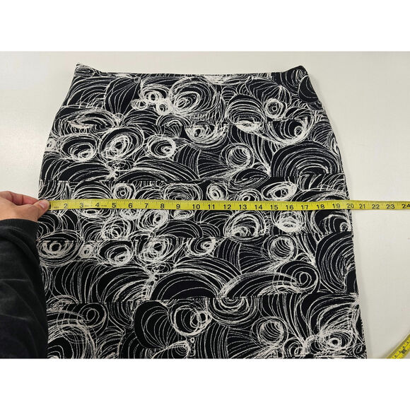 Alfani size medium lined stretch geometric skirt short white black whimisgoth - Picture 5 of 7